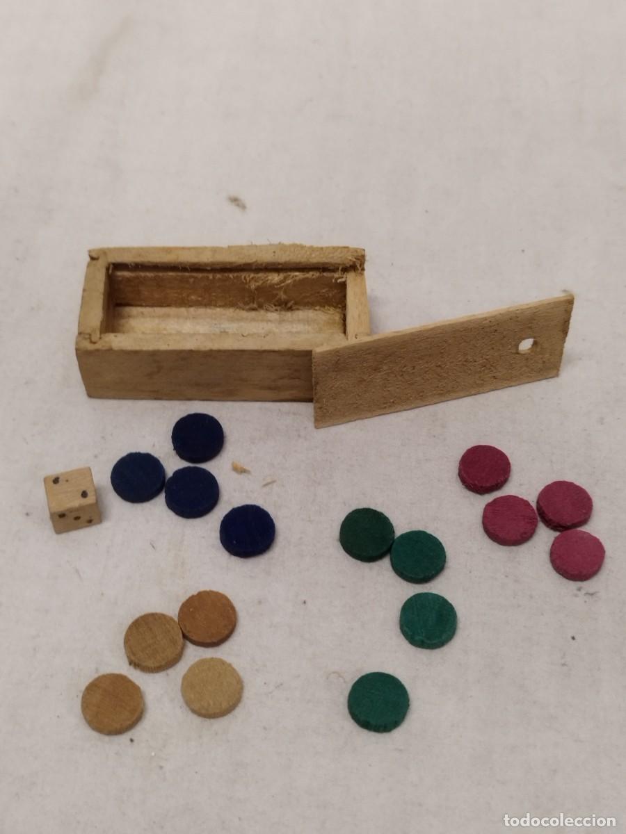 Juegos de mesa: Antiguo conjunto, juego de fichas de parch&iacute;s. Juego de mesa, de madera.