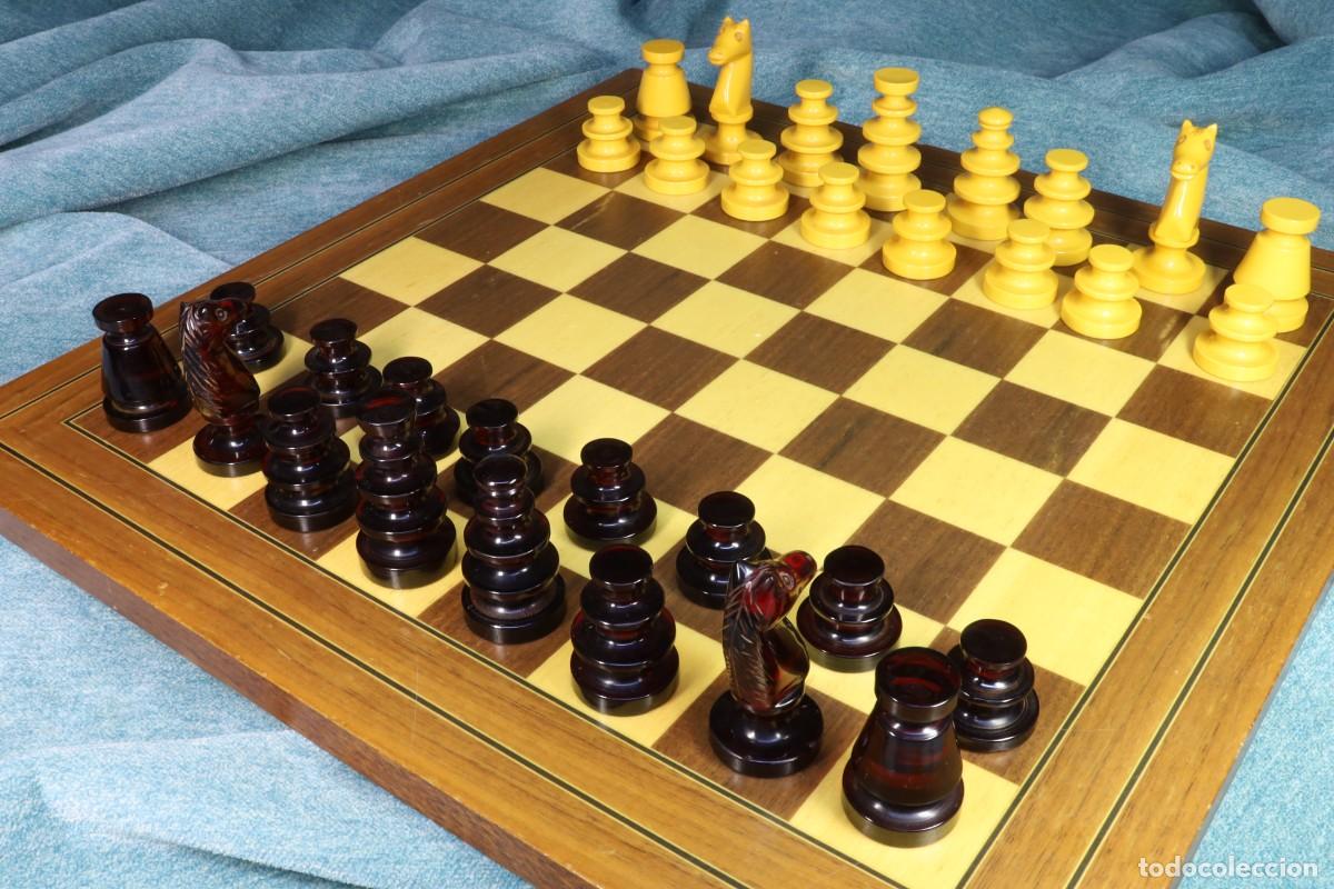 Juegos de mesa: Juego de ajedrez completo con caja. Art Dec&oacute;. Complete chess set with box. Art Deco.
