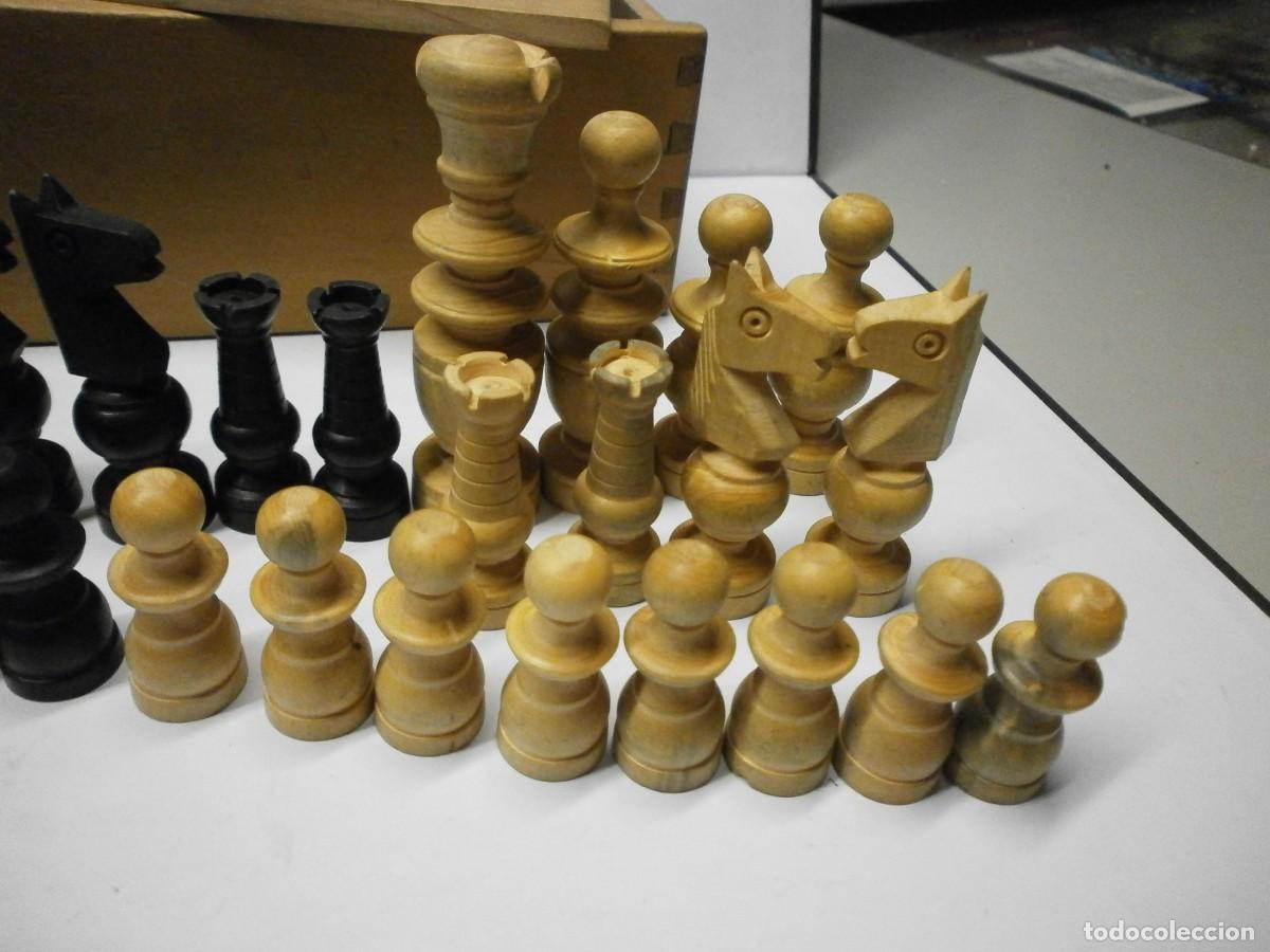 Juegos de mesa: ajedrez y damas de madera con su caja buen estado - Foto 2