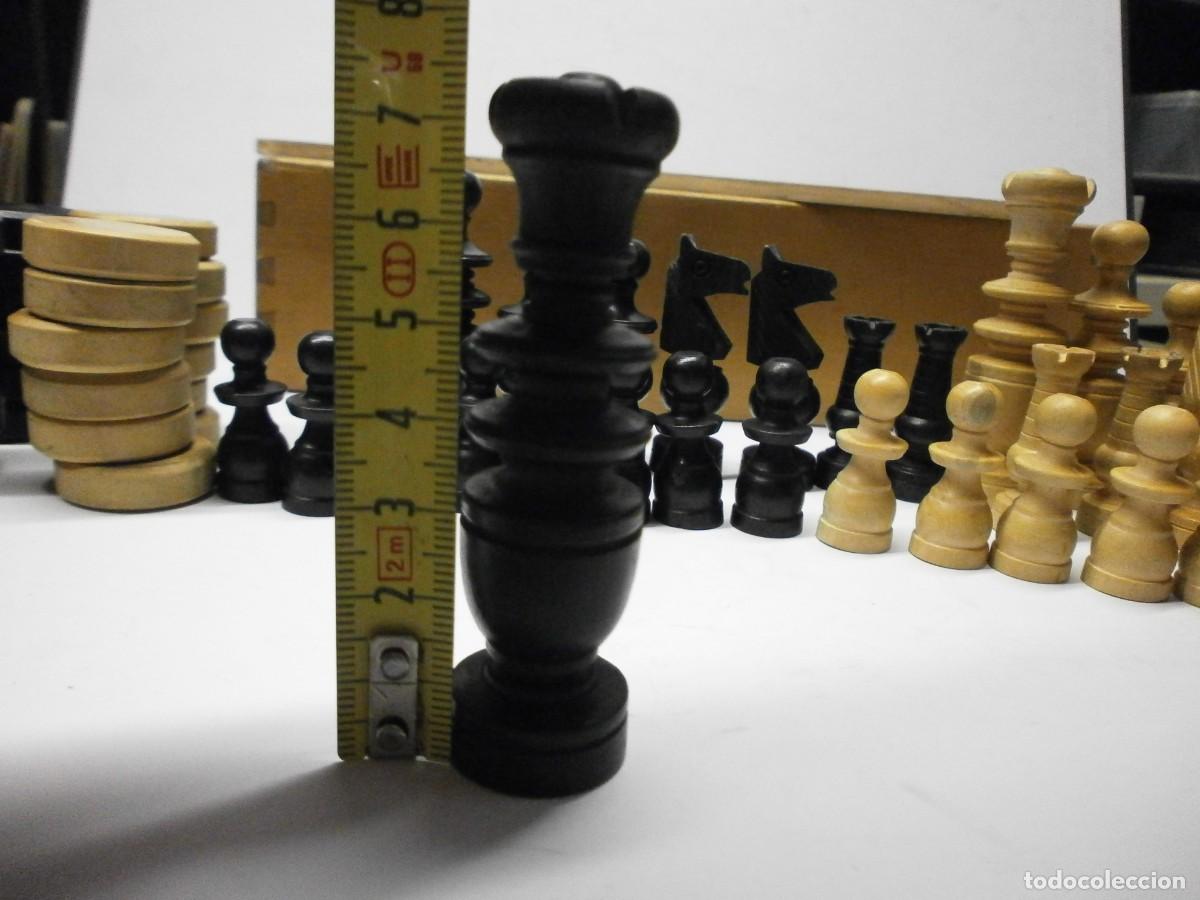 Juegos de mesa: ajedrez y damas de madera con su caja buen estado - Foto 5