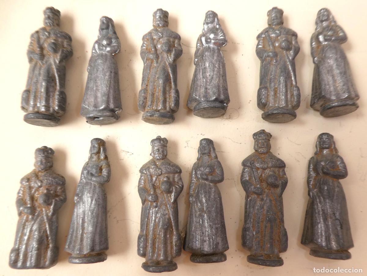 Juegos de mesa: lote de 6 parejas de Rey y Reina de plomo para ajedrez ,total 12 piezas para pintar miden ,5,5 cm