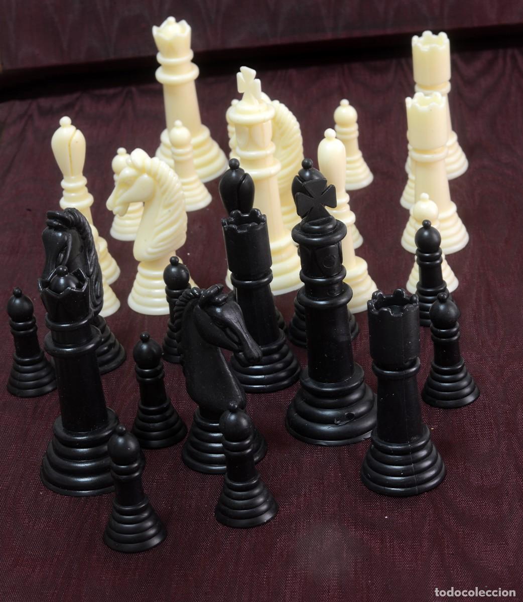 Juegos de mesa: CONJUNTO (COMPLETO) DE PIEZAS DE AJEDREZ DE PL&Aacute;STICO (SIN TABLERO)
