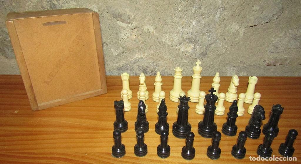 Juegos de mesa: ANTIGUAS PIEZAS DEL AJEDREZ - PLASTICO - EN SU CAJA ORIGINAL