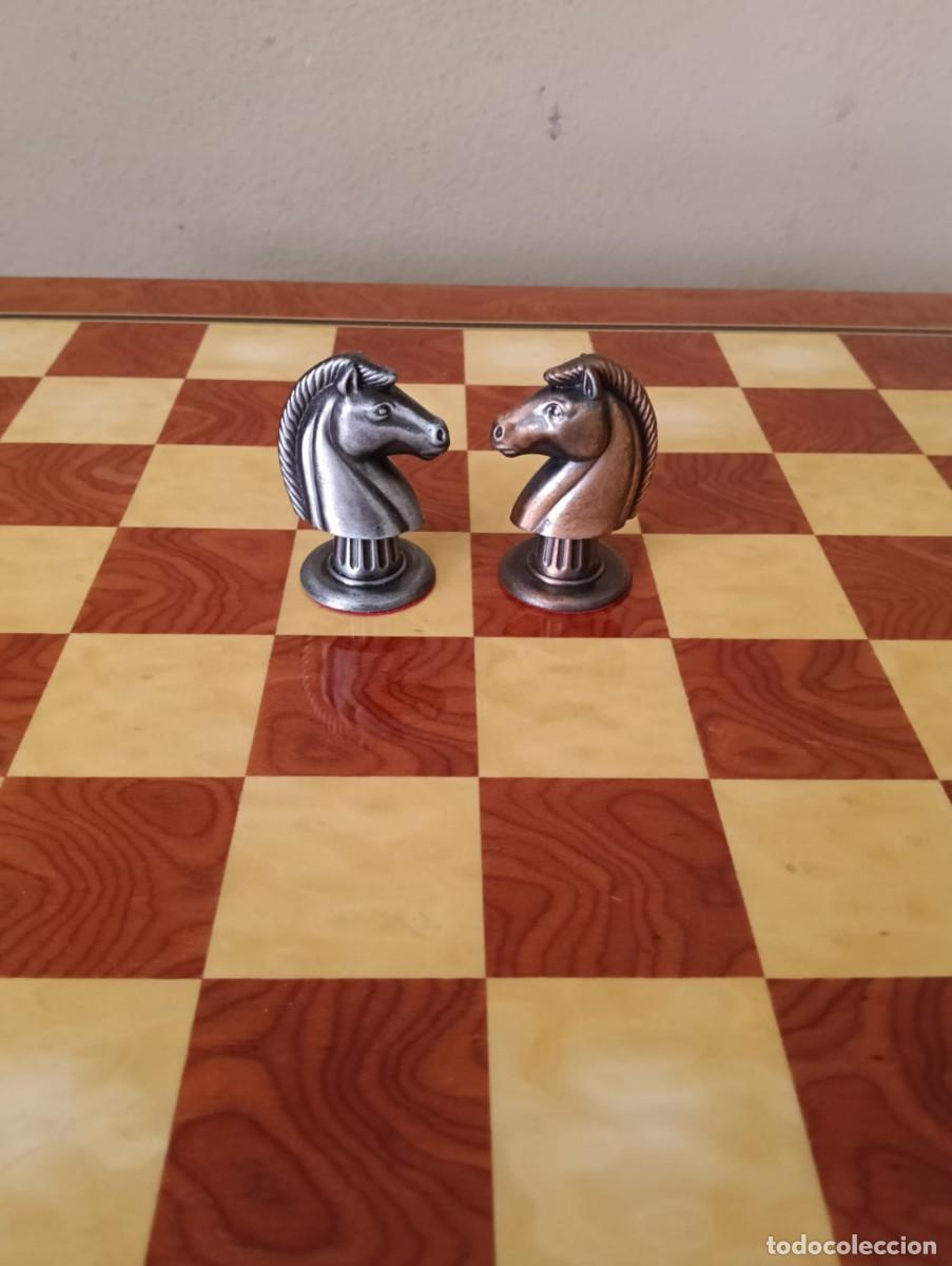 Juegos de mesa: ESTUCHE DE AJEDREZ CON PIEZAS DE METAL