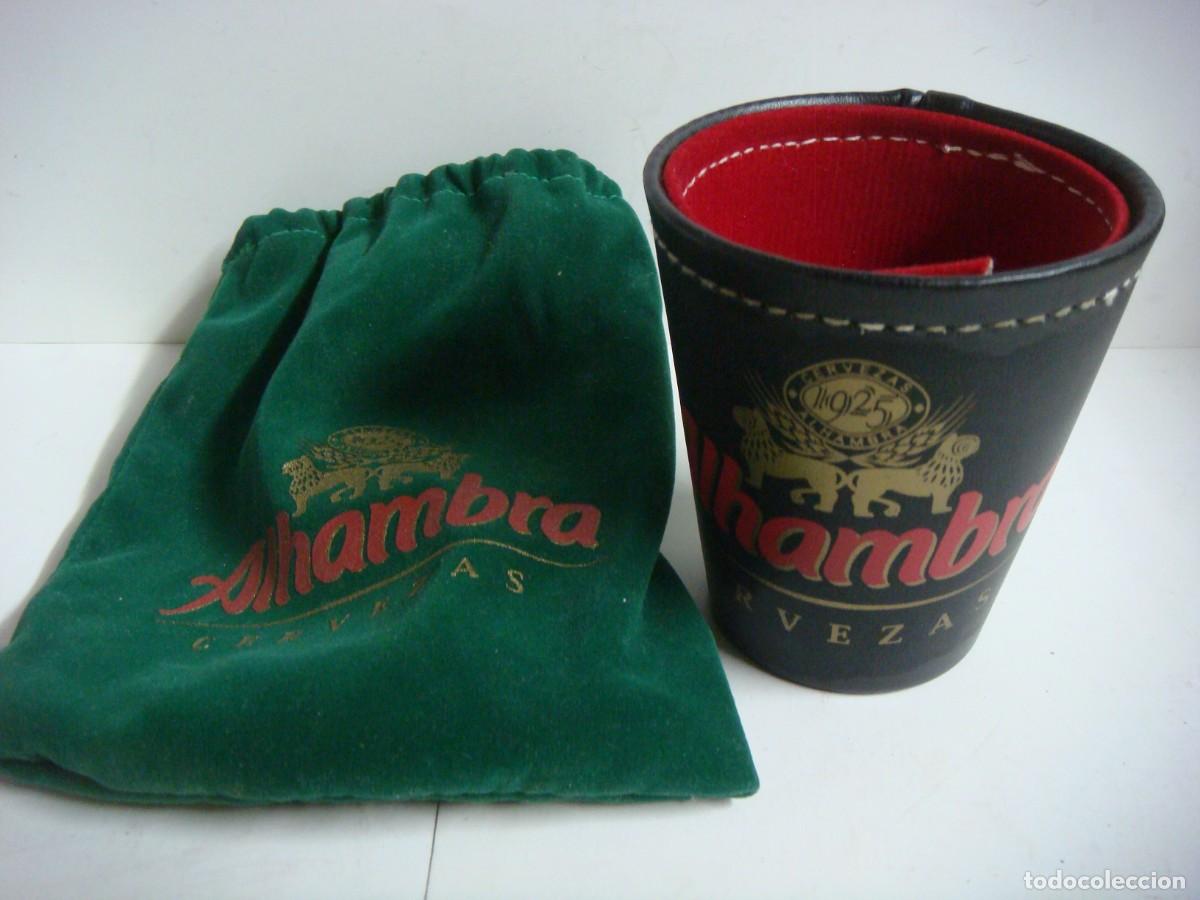 Juegos de mesa: JUEGO DE DADOS CON SU CUBILETE EN POLIPIEL Y LLEVA LA PUBLICIDAD CERVEZAS ALHAMBRA-CAJ-G-N&ordm;-26-(&)
