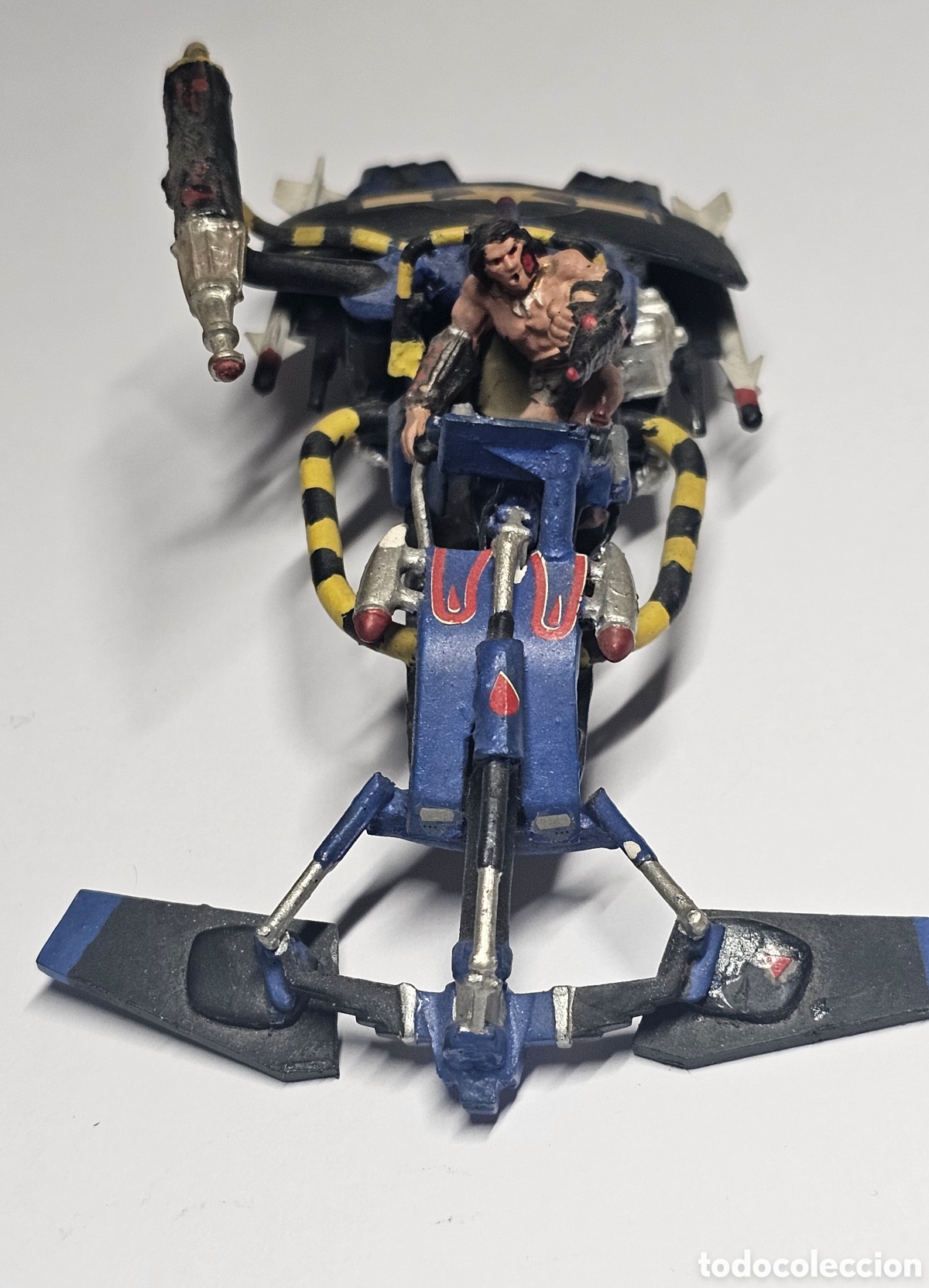 Juegos de mesa: Figura Warhammer en moto destroziklo