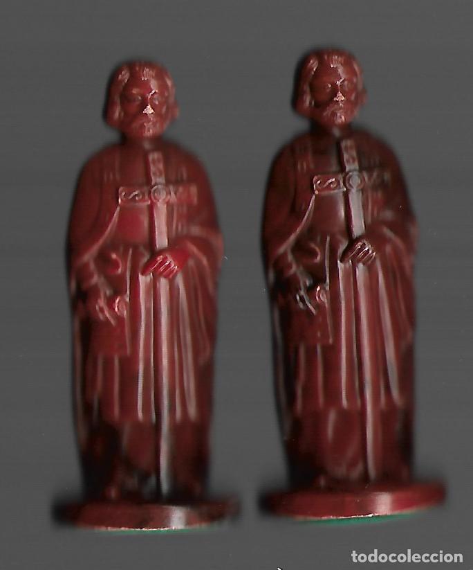 Board Games: PAREJA DE ALFILES DE PLASTICO 8,5 CM DE ALTURA