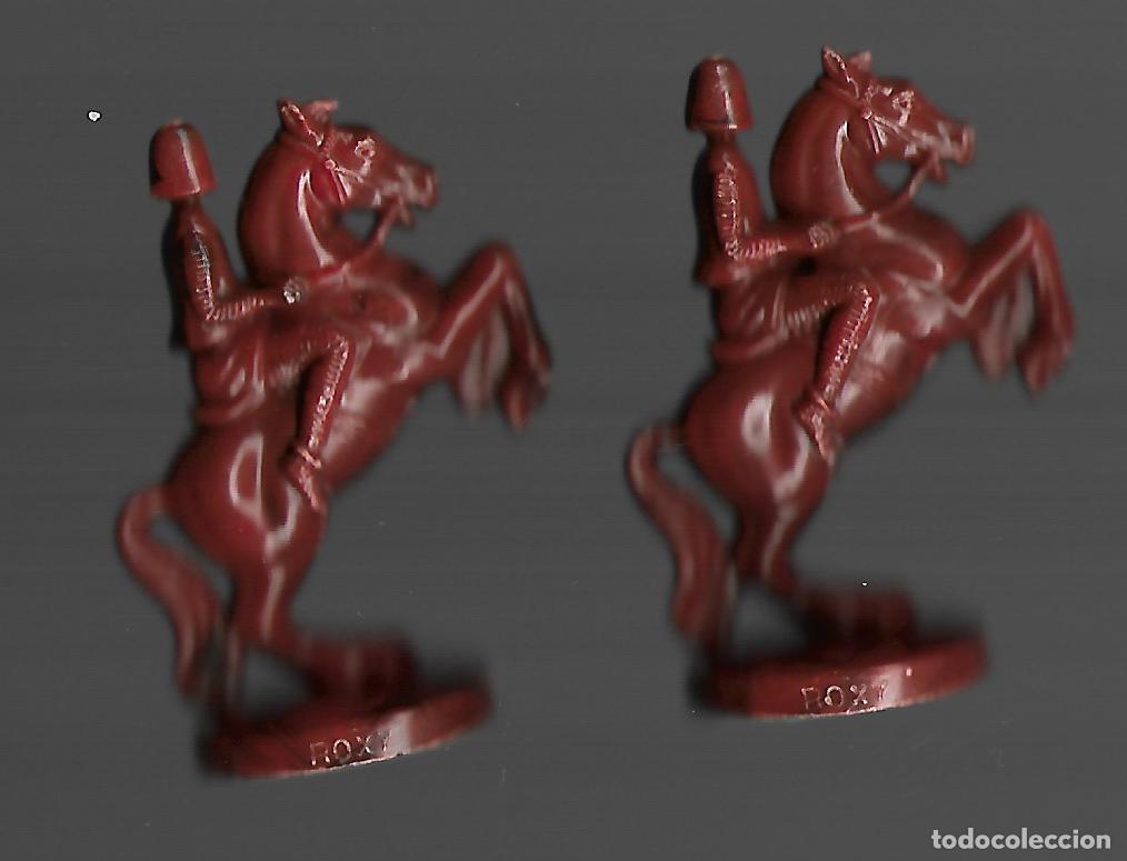 Board Games: PAREJA DE CABALLOS DE PLASTICO 7,5 CM DE ALTURA