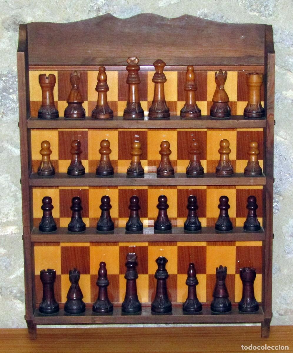 Juegos de mesa: AJEDREZ: ANTIGUO MUEBLE O ESTANTERIA CON TABLERO Y FICHAS - MADERA
