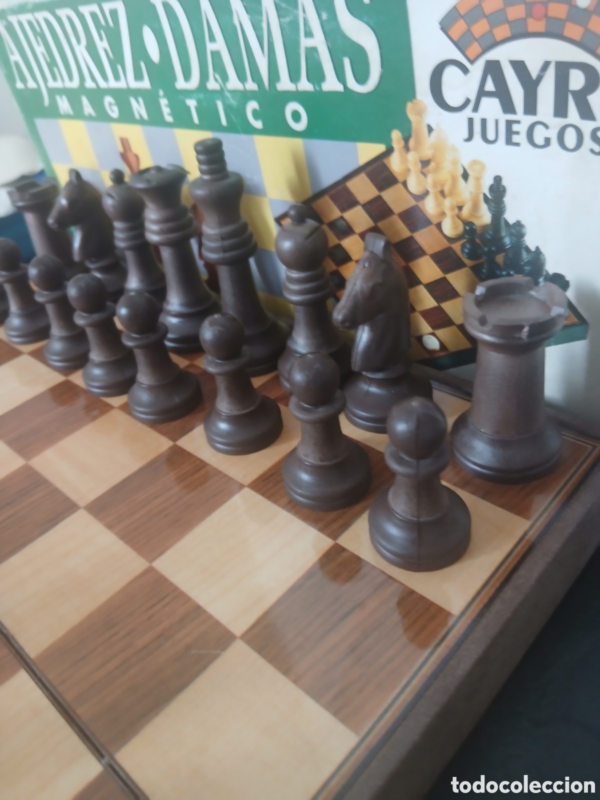 Juegos de mesa: Conjunto de ajedrez y damas magn&eacute;tico, de estilo vintage y fabricaci&oacute;n espa&ntilde;ola