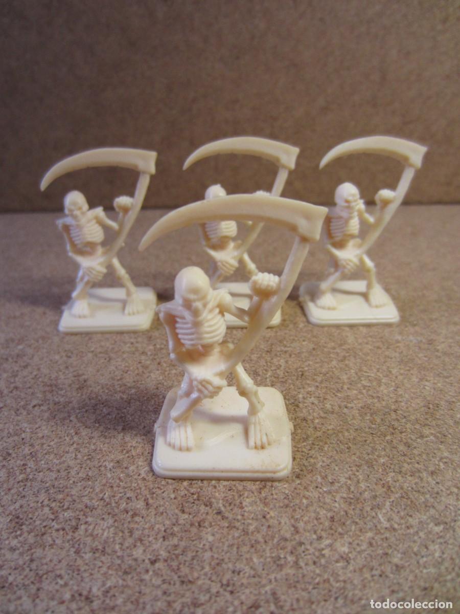 Juegos de mesa: Lote de 4 Esqueletos con Guada&ntilde;a. Piezas y Repuestos Originales para HeroQuest de MB