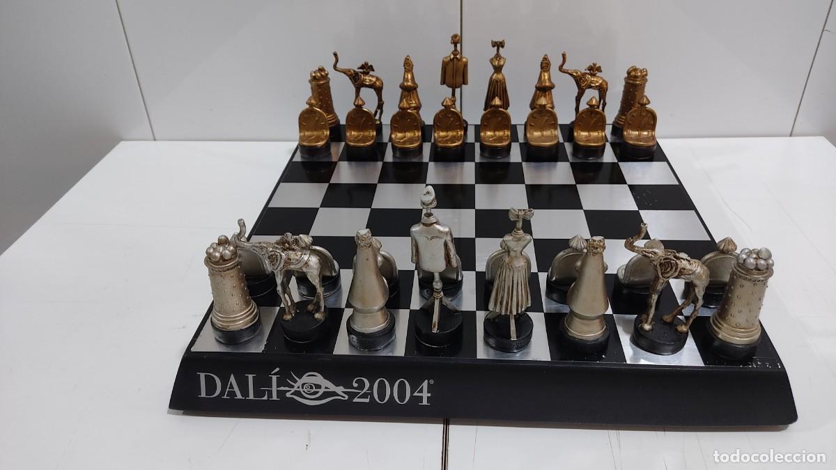 Juegos de mesa: 1243 ANTIGUO AJEDREZ DE DALI, A&Ntilde;O 2004, PATROCINADO POR ENDESA Y CINCO DIAS.