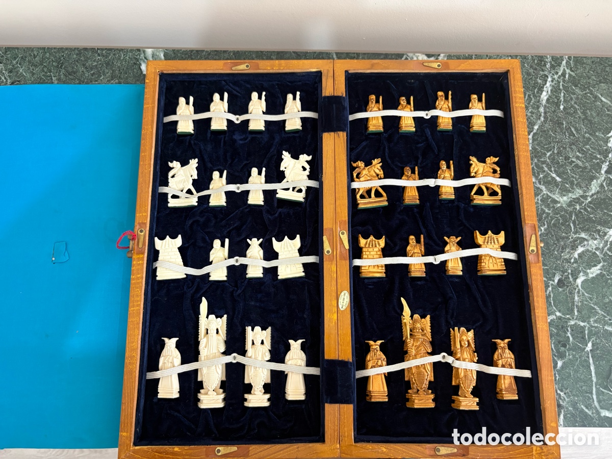 Juegos de mesa: Ajedrez chino vintage tallado a mano &ndash; Hong Kong &ndash; 32 piezas &ndash; tablero estuche