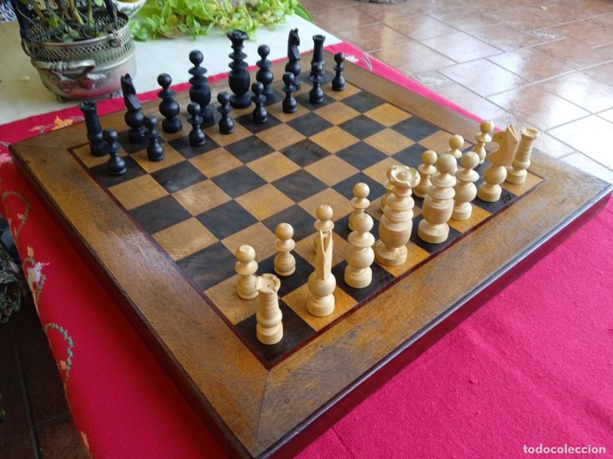 Juegos de mesa: Ajedrez antiguo completo de madera torneada con tablero de madera