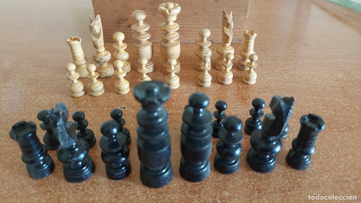 Juegos de mesa: Antiguo ajedrez de madera circa 1920 - Foto 2