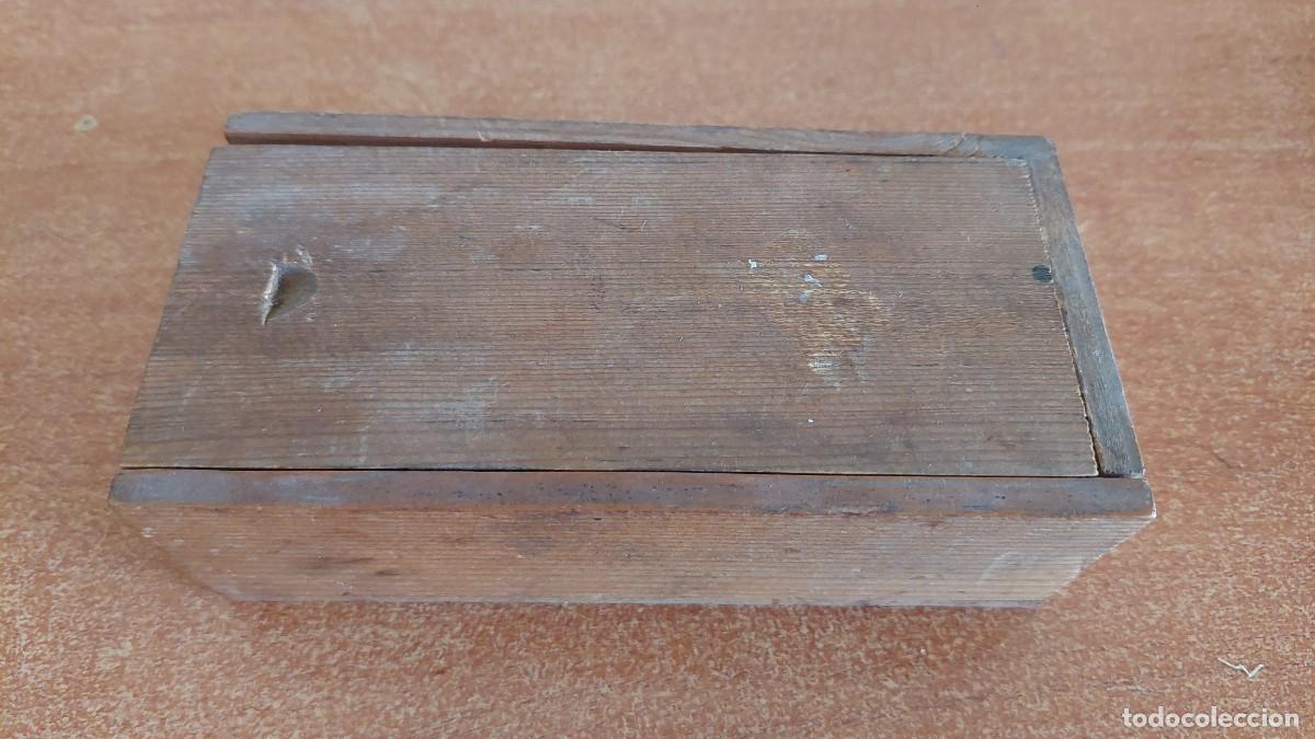 Juegos de mesa: Antiguo ajedrez de madera circa 1920 - Foto 3