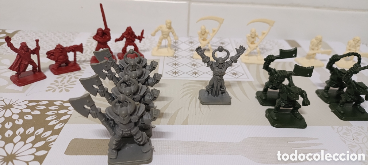 Juegos de mesa: Hero Quest versi&oacute;n original casi completo - Foto 22