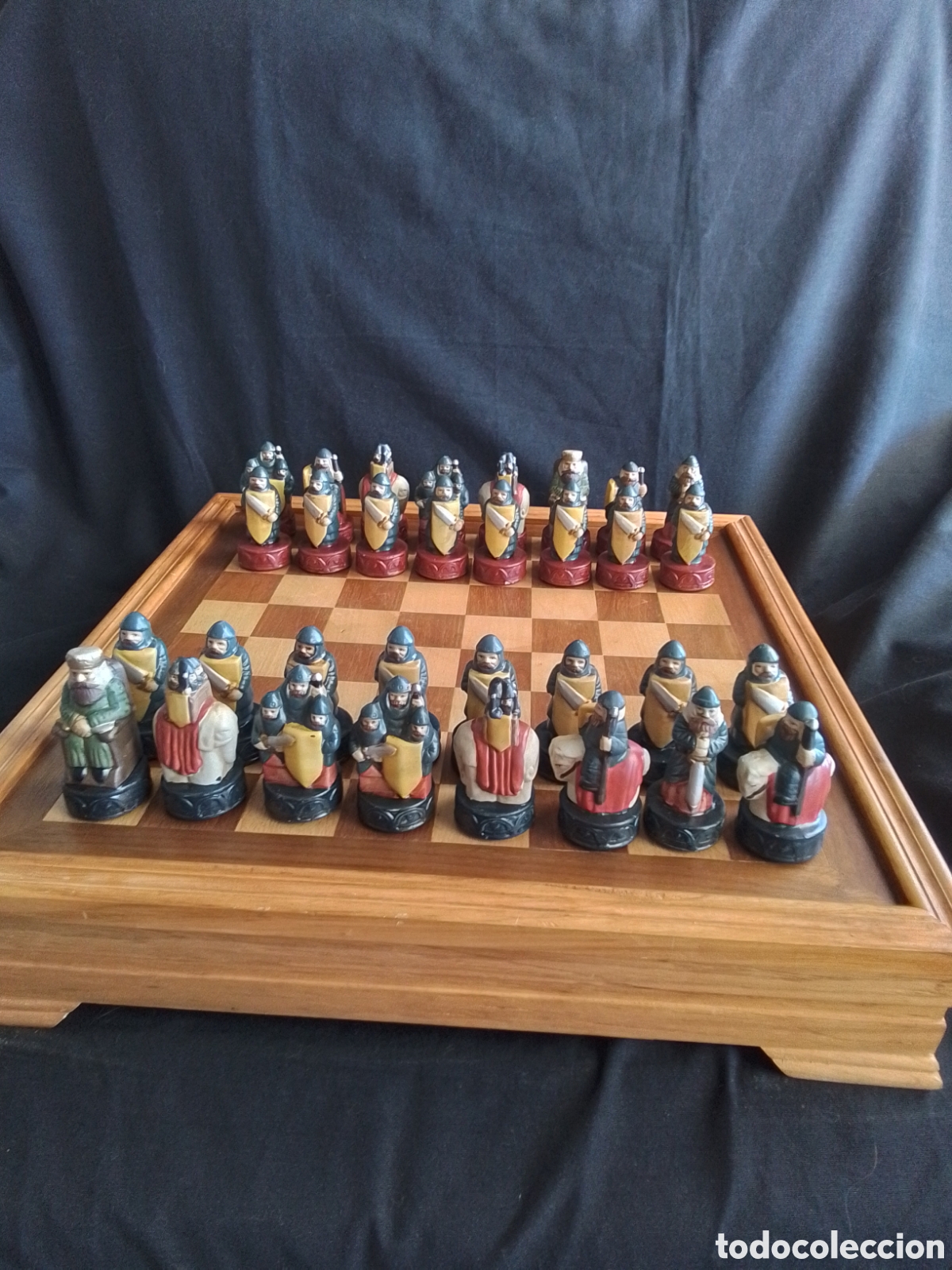 Juegos de mesa: Ajedrez de madera y porcelana