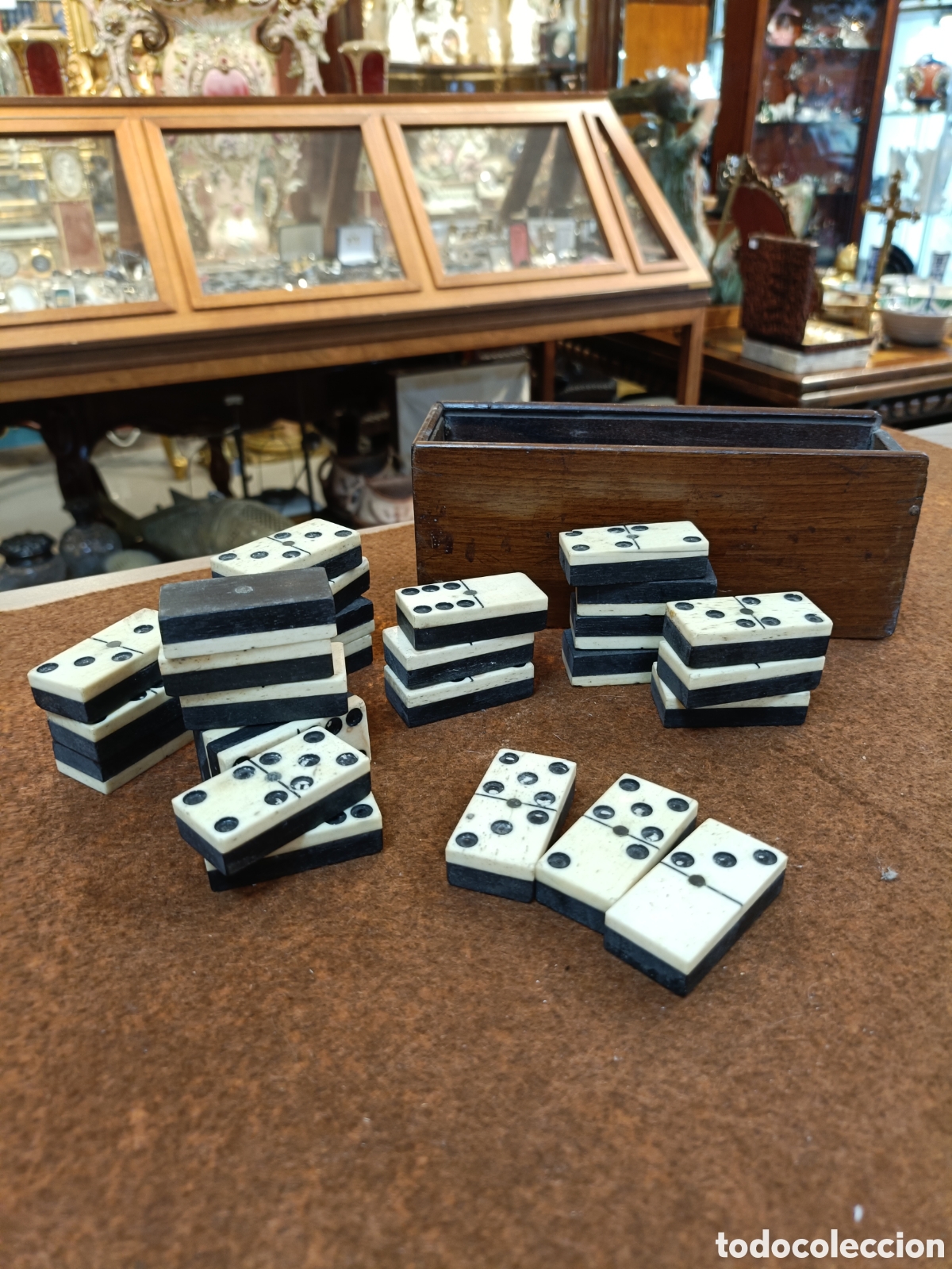 Juegos de mesa: ANTIGUO JUEGO DE DOMINO . SIGLO XIX. FICHAS DE HUESO Y EBANO . COMPLETO EN SU CAJA