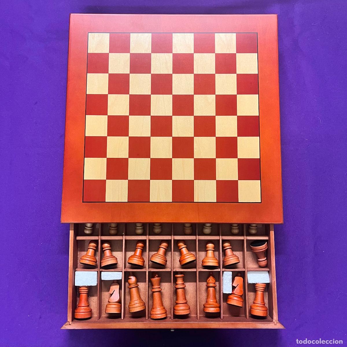 Juegos de mesa: PRECIOSO JUEGO DE AJEDREZ EN MADERA SIN USAR. FICHAS EN CAJON SALIENTE. EN SU CAJA.