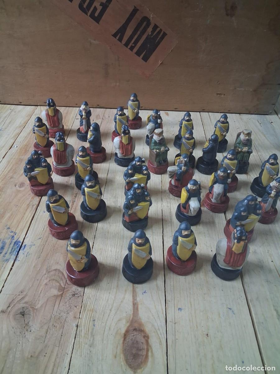 Juegos de mesa: Ajedrez cer&aacute;mica 32 piezas, tema medieval