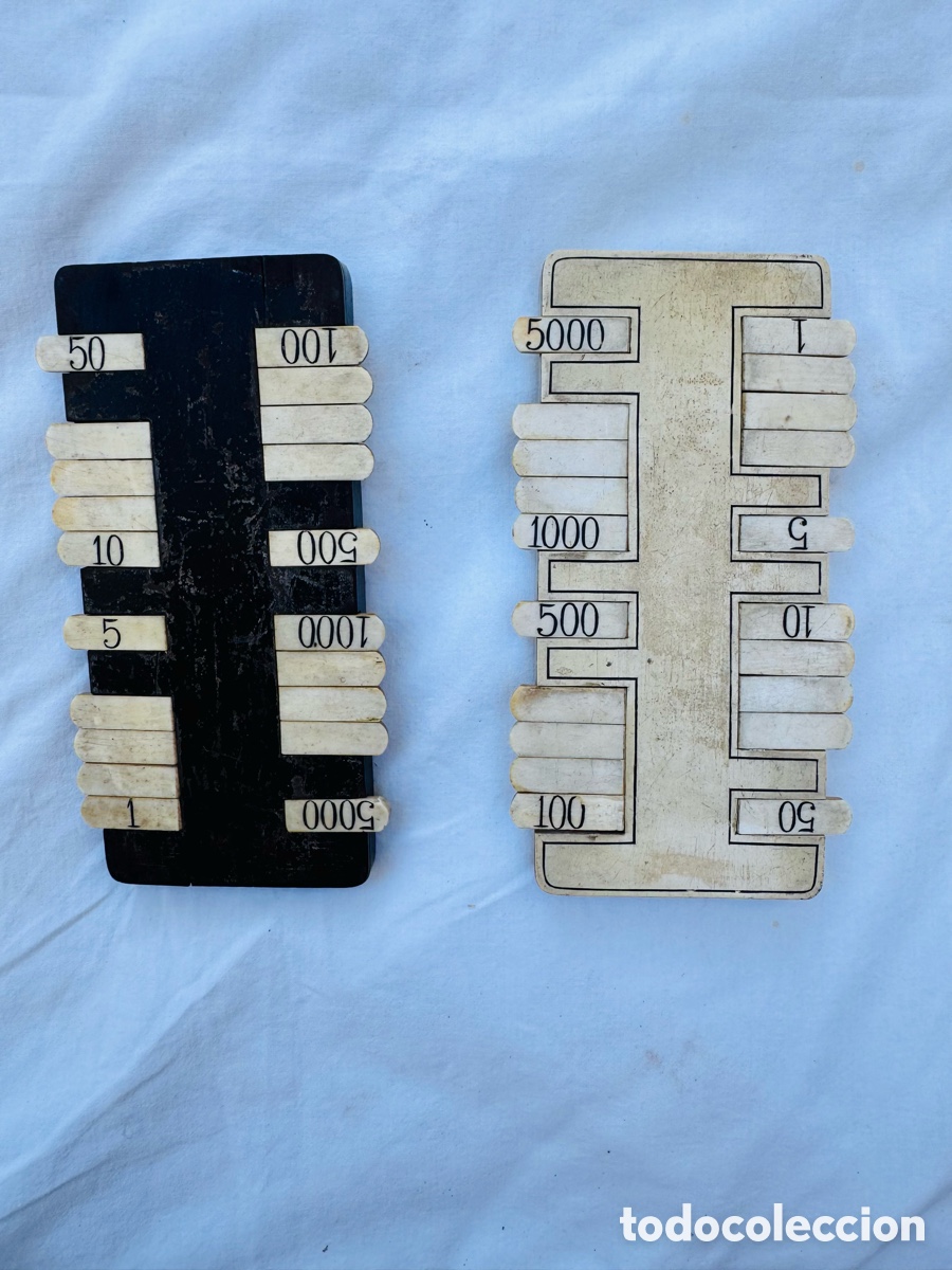 Juegos de mesa: Pareja antiguos contadores B&eacute;zique madera juego cartas s. XIX-XX 9,5 cm