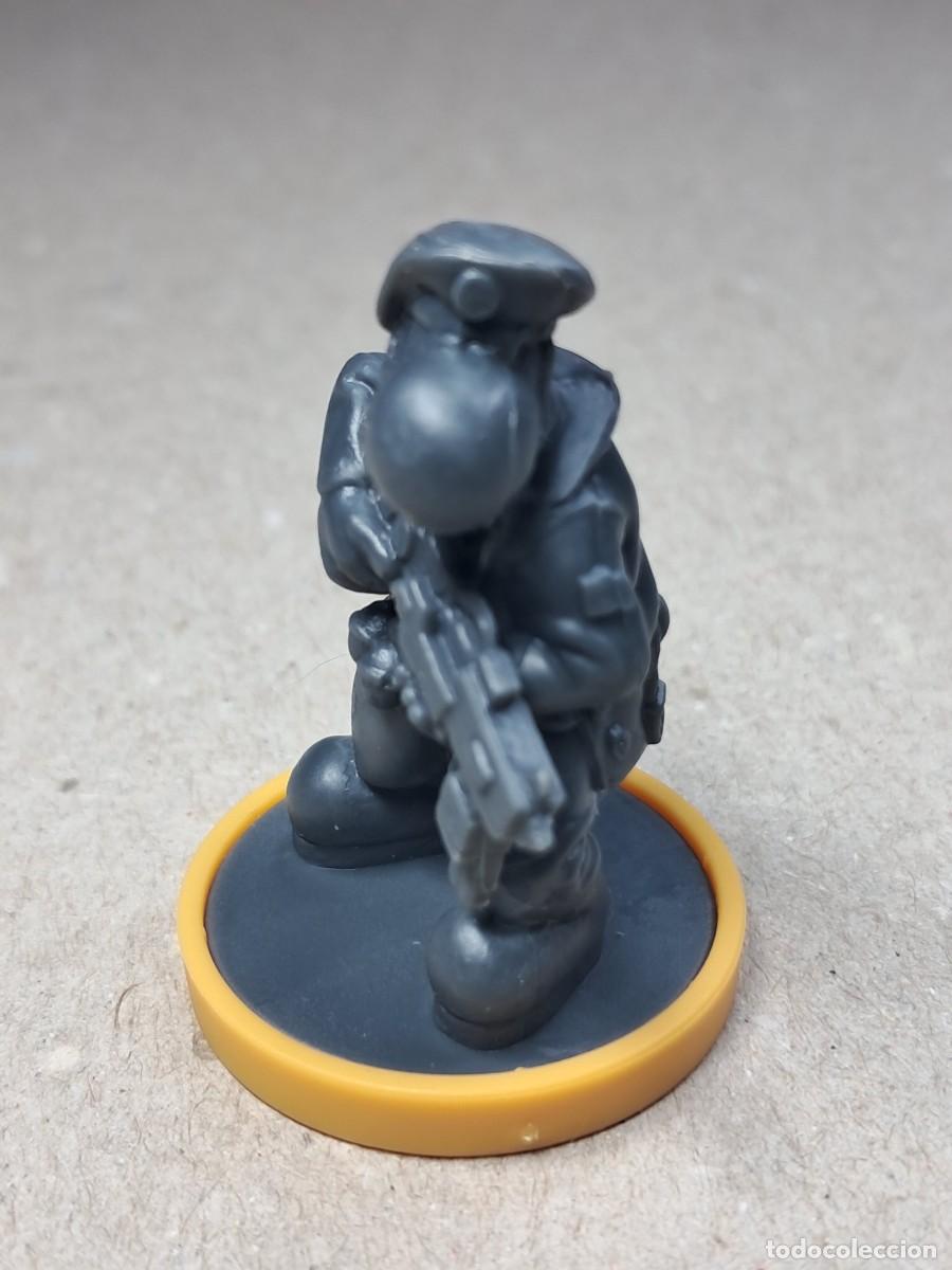 Juegos de mesa: 1 Sargento (Resistencia) figura pl&aacute;stico (30 mm). FANHUNTER - Urban Warfare - David Esbr&iacute; - Devir.