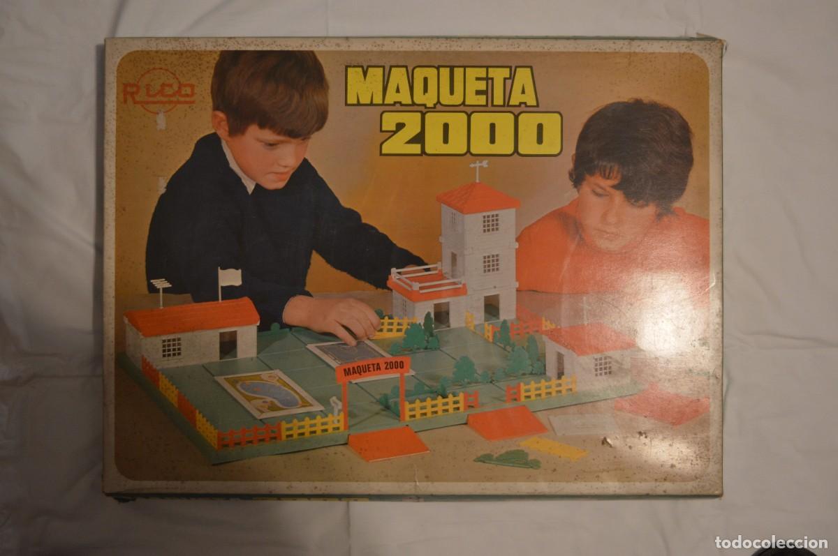 Juegos de mesa: JUEGO DE MESA ANTIGUO MAQUETA 2000 RICO VILLA &Aacute;RBOLES PIEZAS TABLERO VERDE &Aacute;RBOLES VALLAS A&Ntilde;OS 70
