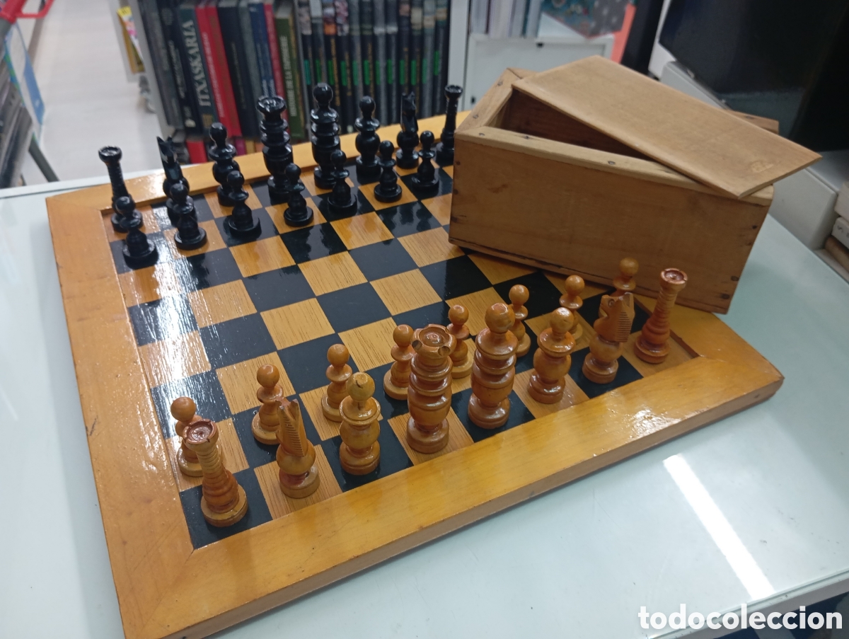 Juegos de mesa: Antiguo Juego Ajedrez Madera Artesanal A&ntilde;os 40 COMPLETO Piezas 8,5 cm Con Caja y tablero de epoca
