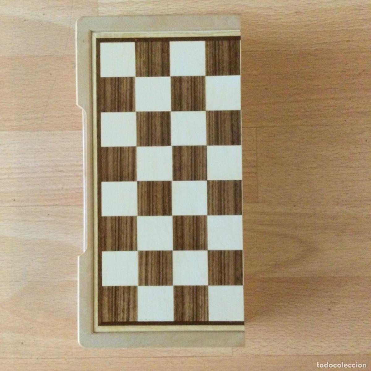 Juegos de mesa: Ajedrez y Damas magnetico de viaje. 24 x 24 cms. - Foto 2
