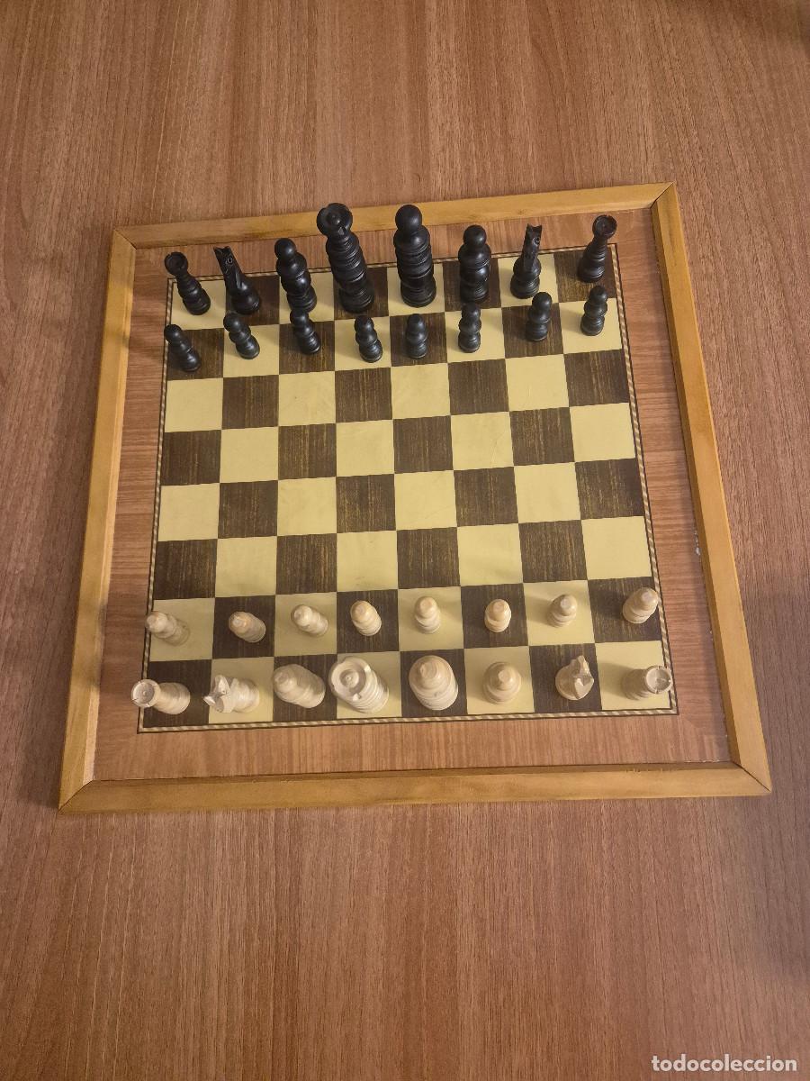 Juegos de mesa: JUEGO DE AJEDREZ DE MADERA CON TABLERO.