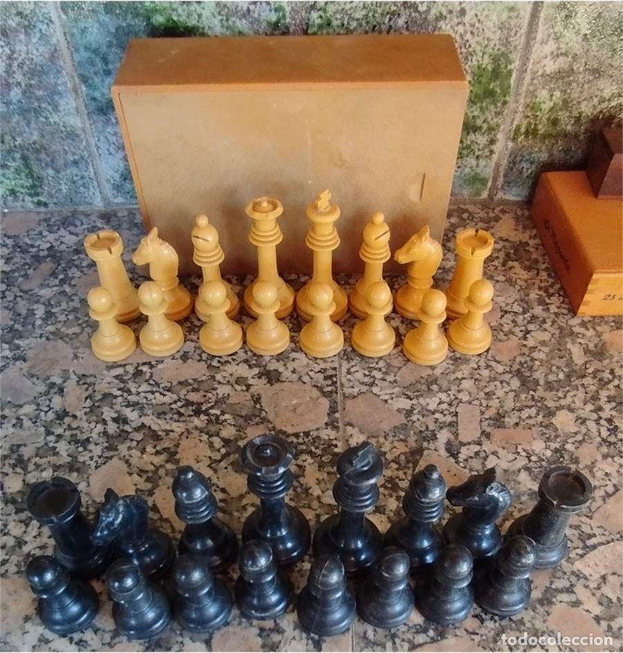 Juegos de mesa: JUEGO DE AJEDREZ STAWTON PIEZAS GRANDES 9 / 5 CM EN CAJA