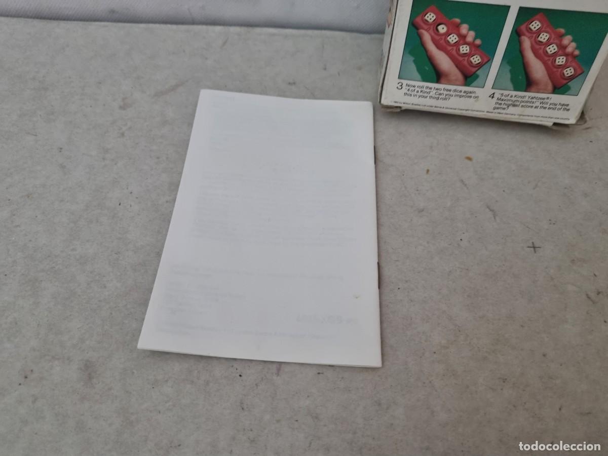 Juegos de mesa: Juego port&aacute;til de MB Yahtzee - Foto 9