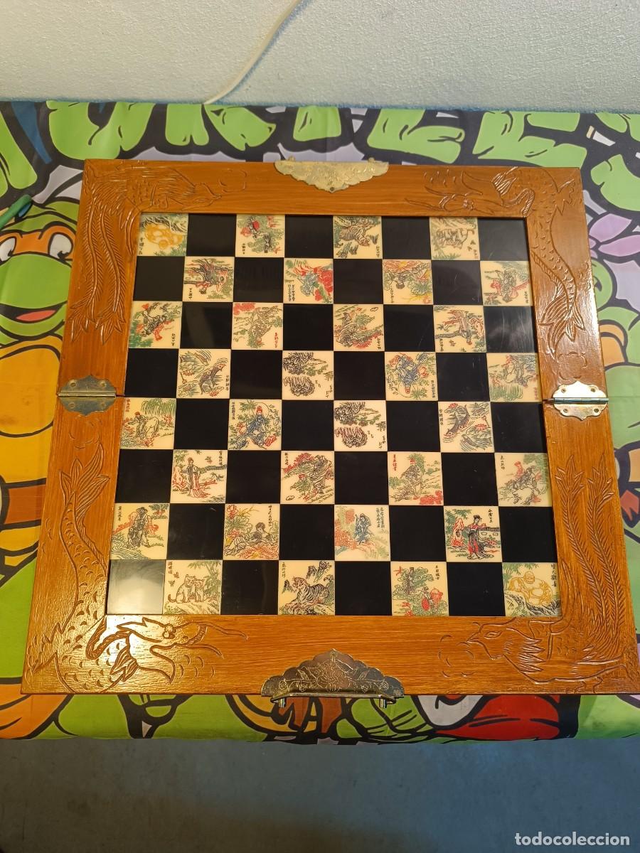 Juegos de mesa: Ajedrez Chino en madera con figuras en resina