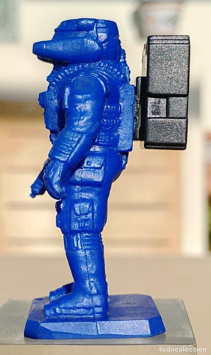 Juegos de mesa: Figura Comando Azul Omega Virus MB Repuesto - Foto 4
