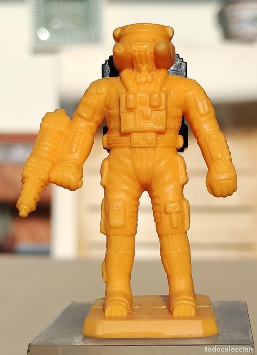 Juegos de mesa: Figura Comando Amarillo Omega Virus MB Repuesto