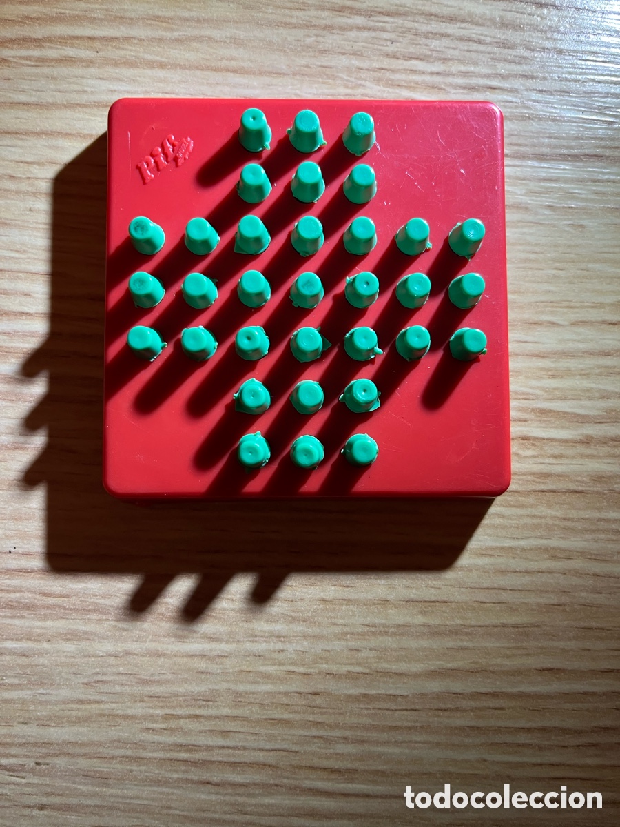 Juegos de mesa: SOLITARIO INGLES. SENKU. SOLO NOBLE. PEG SOLITAIRE. Antiguo juego de mesa port&aacute;til. Pif Gadget