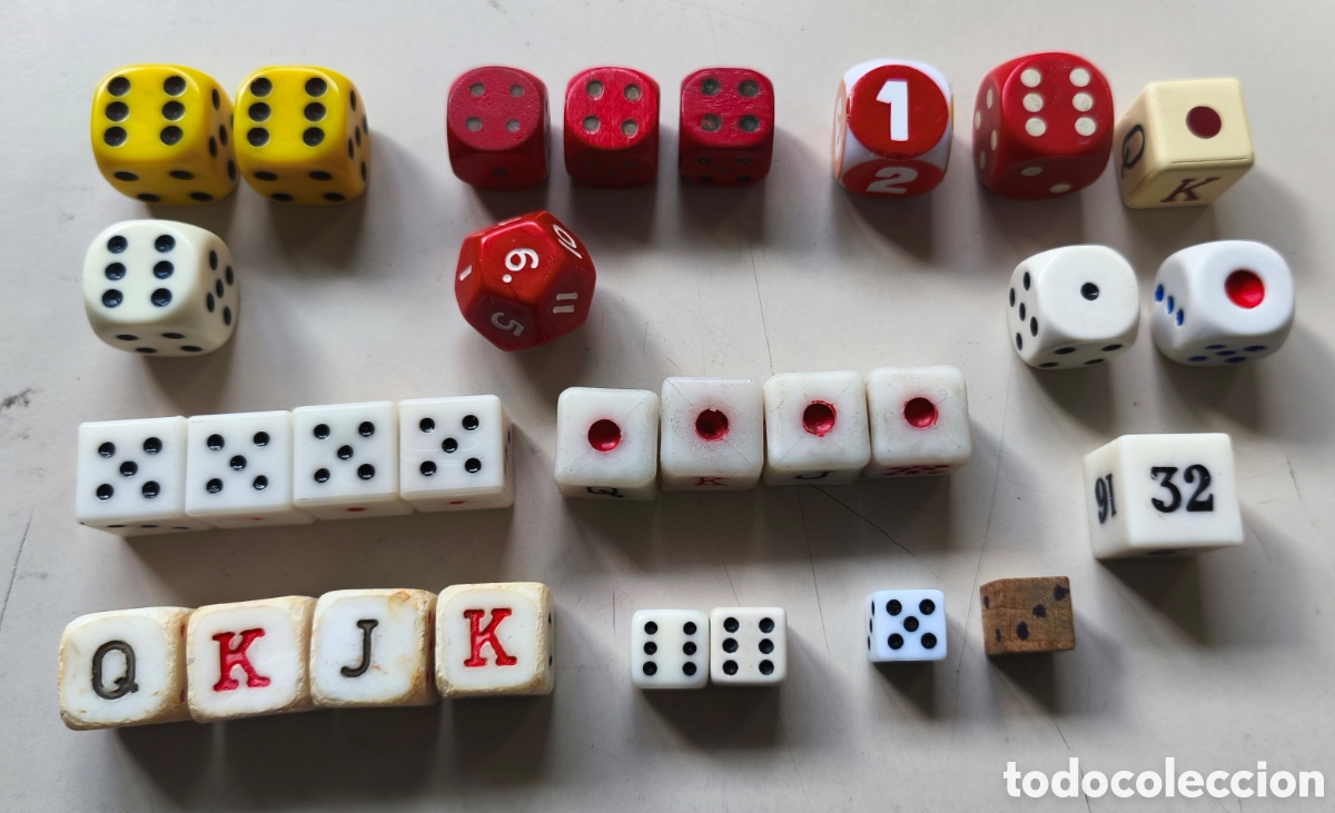 Juegos de mesa: Lote de 29 antiguos dados para juegos de mesa.
