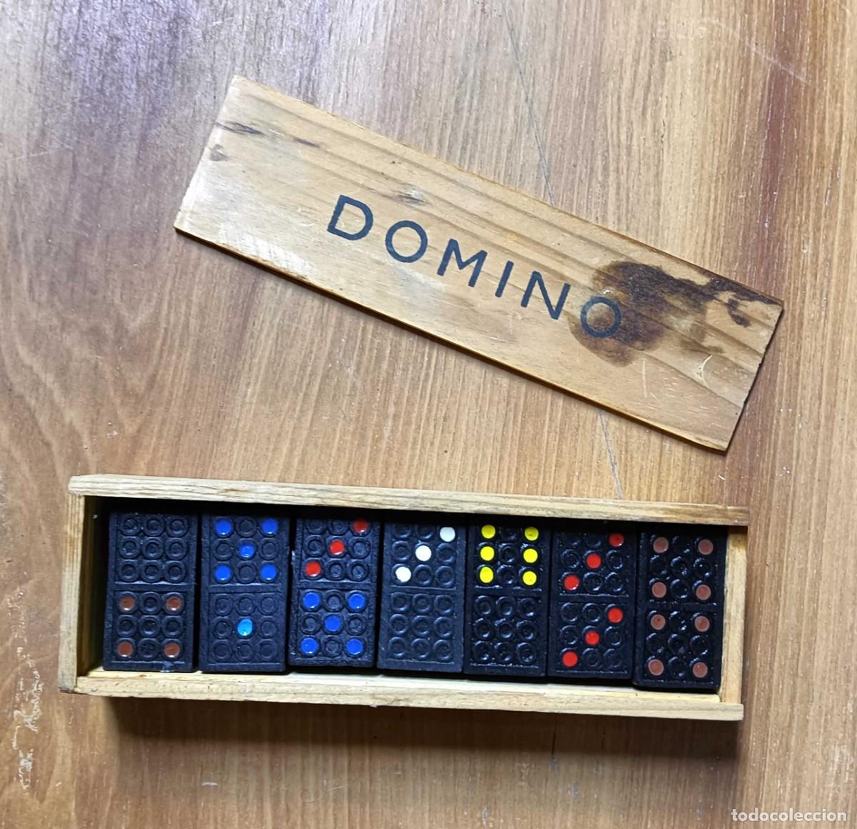 Juegos de mesa: JUEGO DE DOMIN&Oacute; - 28 FICHAS DE MADERA NEGRA CON PUNTOS DE COLORES - CAJA DE MADERA - VINTAGE