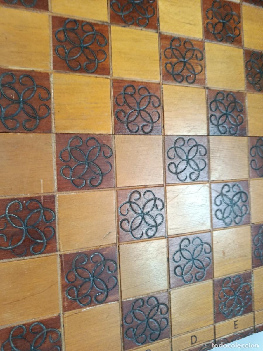 Juegos de mesa: TABLERO DE JEDREZ ANTIGUO TALLADO, POLACO.