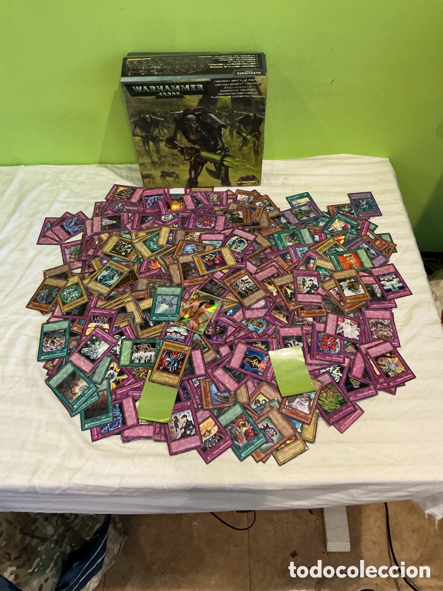 Juegos de mesa: Gran lote de 1.480 cartas Yu-Gi-Oh! Konami con caja Warhammer 40.000