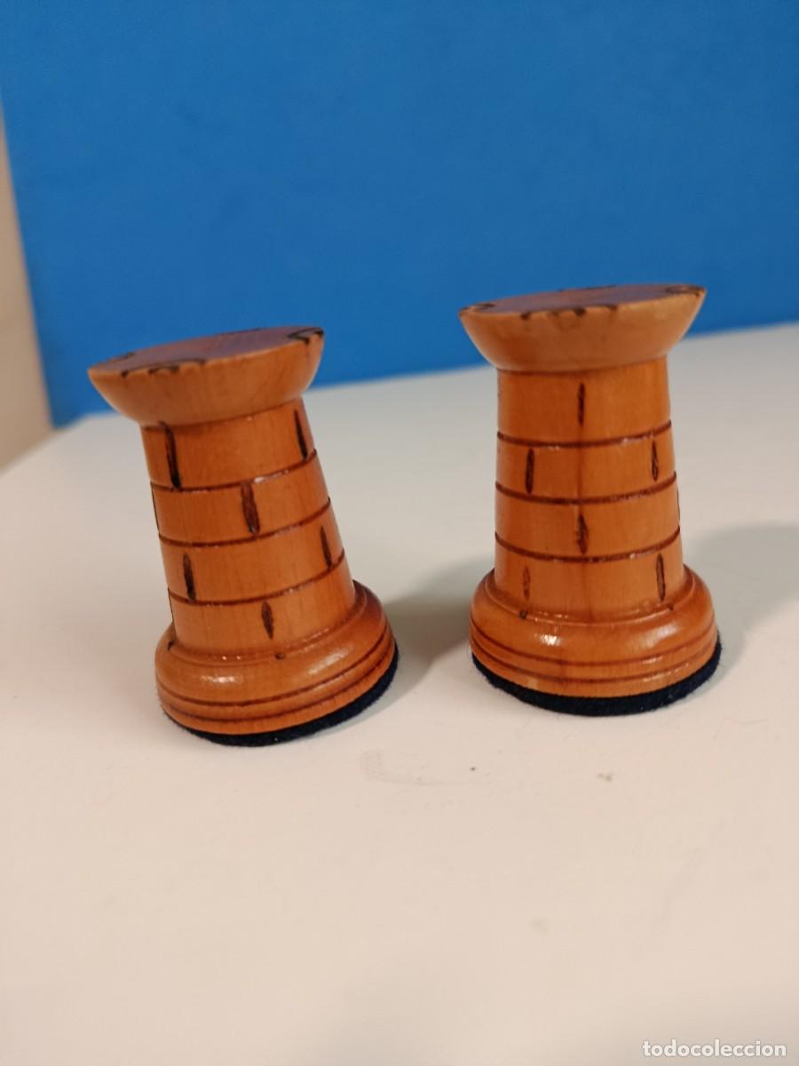 Juegos de mesa: DOS TORRES DE AJEDREZ POLACO DE MADERA. MODELO REALEZA