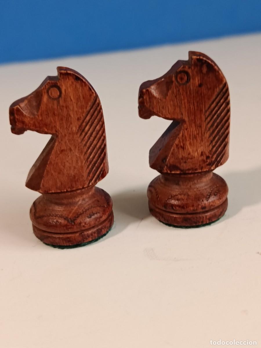 Juegos de mesa: DOS CABALLOS DEL AJEDREZ DEADERA.ANTIGUO - Foto 2
