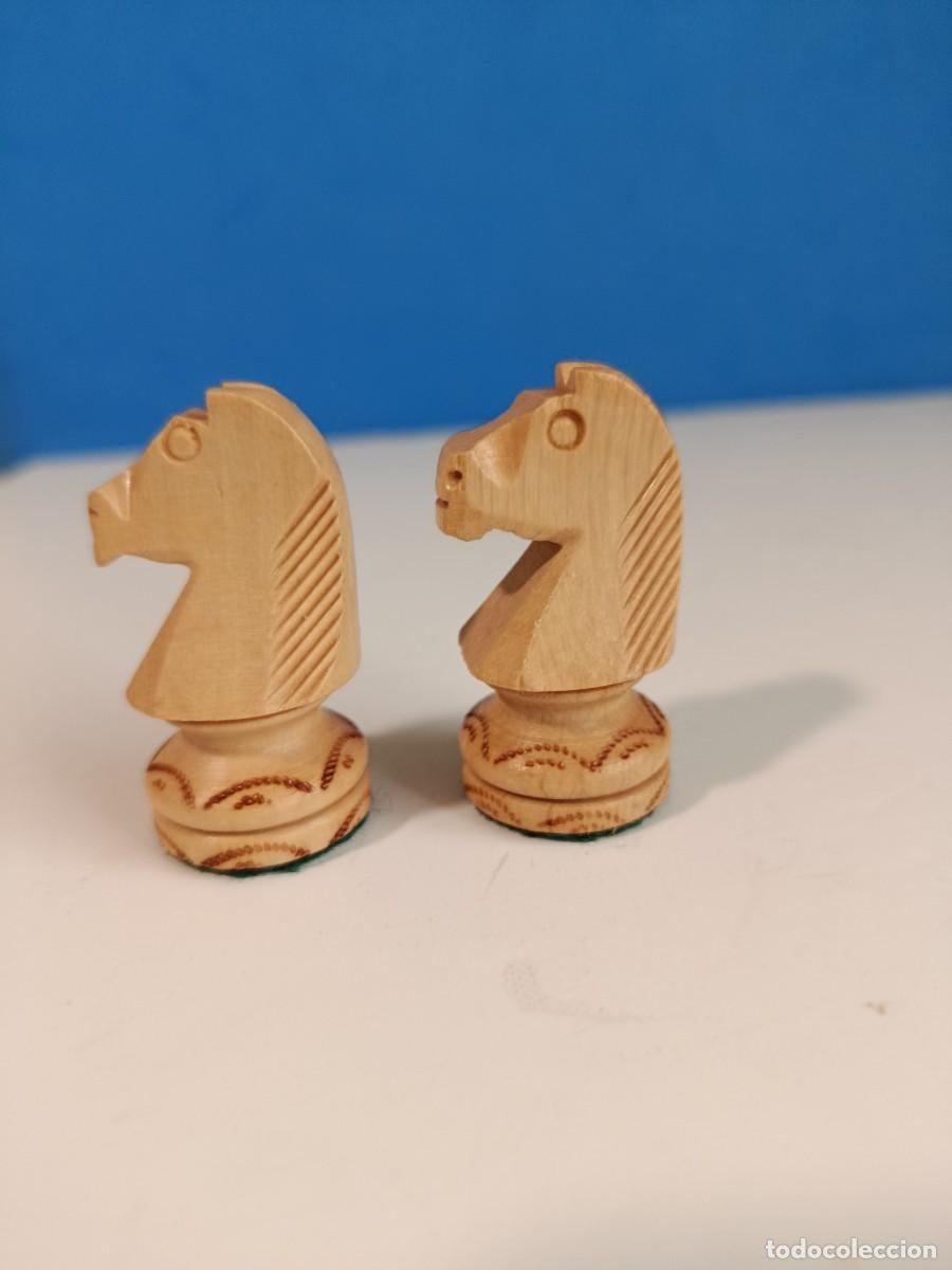 Juegos de mesa: DOS CABALLOS DEL JEDREZ DE MADERA. ANTIGUO - Foto 1