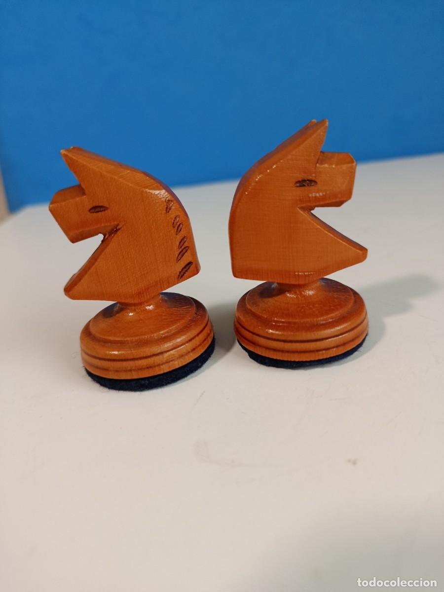 Juegos de mesa: DOS CABALLOS DEL AJEDREZ POLACO. MODELO REALEZA. - Foto 2