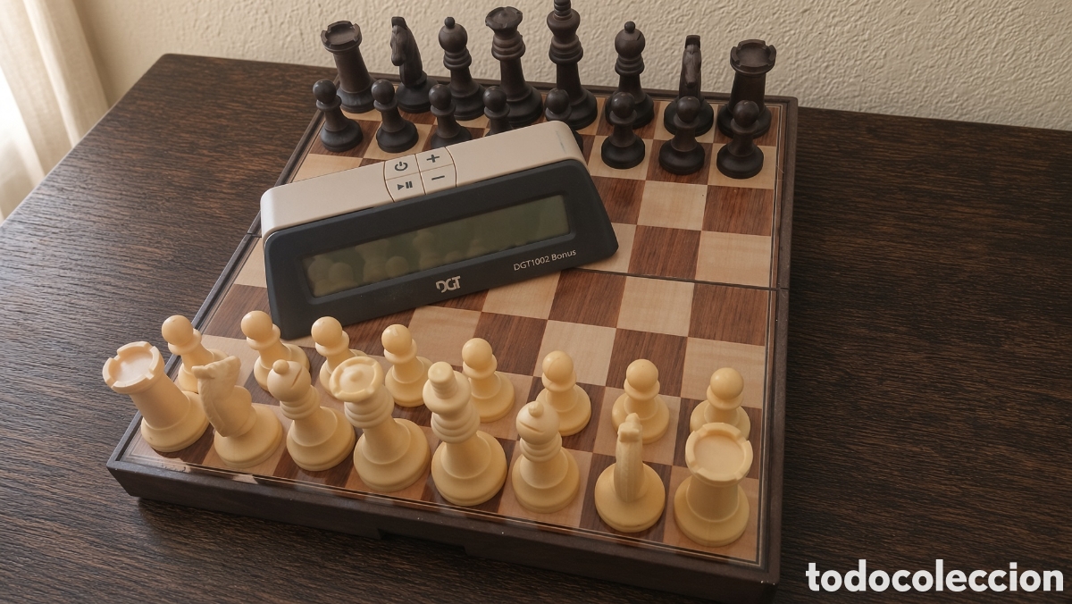 Juegos de mesa: Juego de ajedrez y damas magn&eacute;tico con reloj