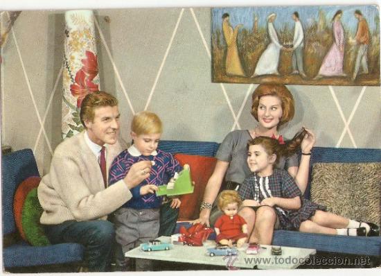 Giocattoli antichi: Postal con ni&ntilde;os y mu&ntilde;eco, coches y mas juguetes - Vell i Bell