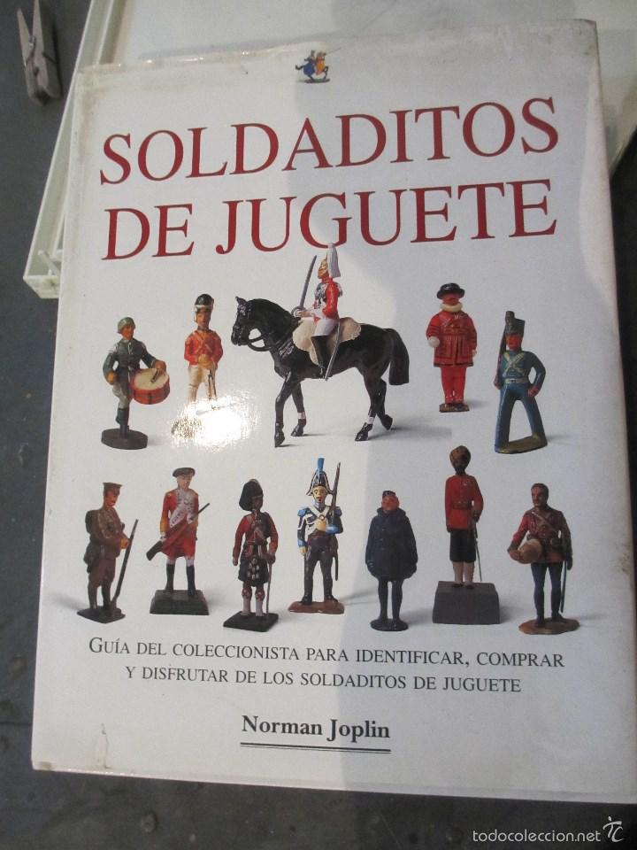 Brinquedos antigos: LIBRO SOLDADITOS DE JUGUETE