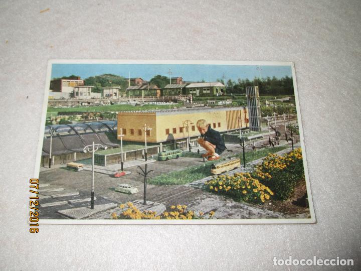 Giocattoli antichi: Antigua Tarjeta Postal de Ni&ntilde;o en CESTACION CENTRAL DE MINATURAS DE JUGUETES