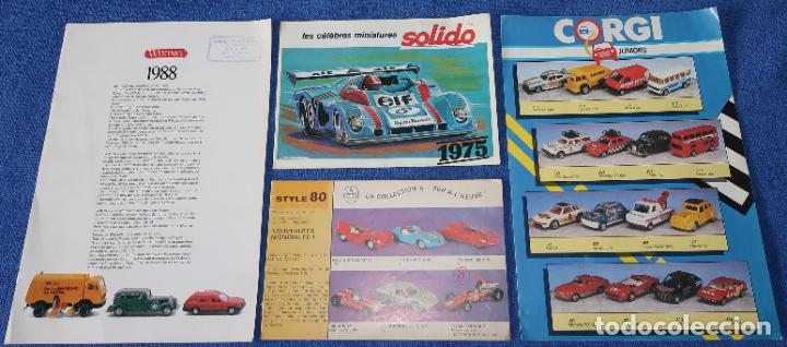 Juguetes antiguos: Lote de cat&aacute;logos de coches - Foto 1